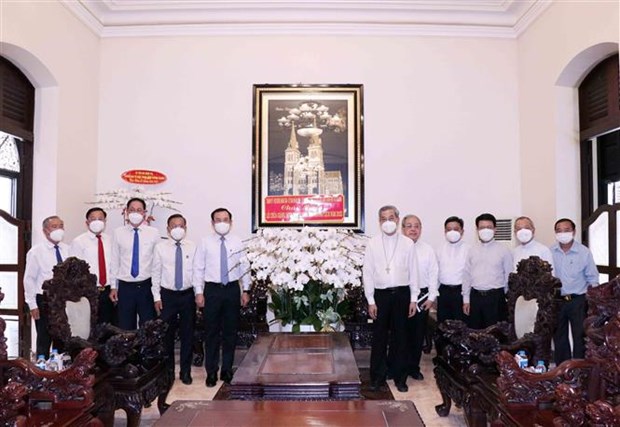 Des dirigeants de HCM-Ville et Can Tho félicitent les catholiques à l occasion de Noël